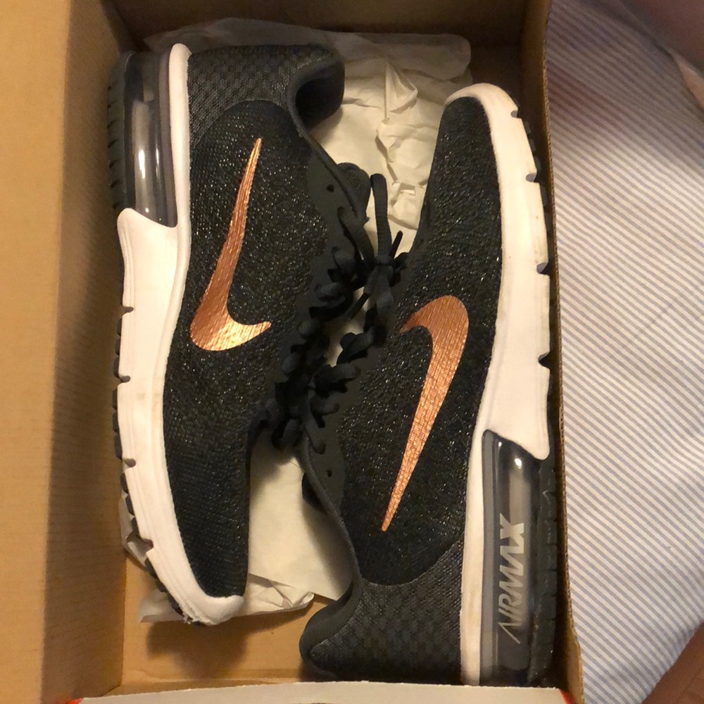 Women’s Nike Flex sneakers